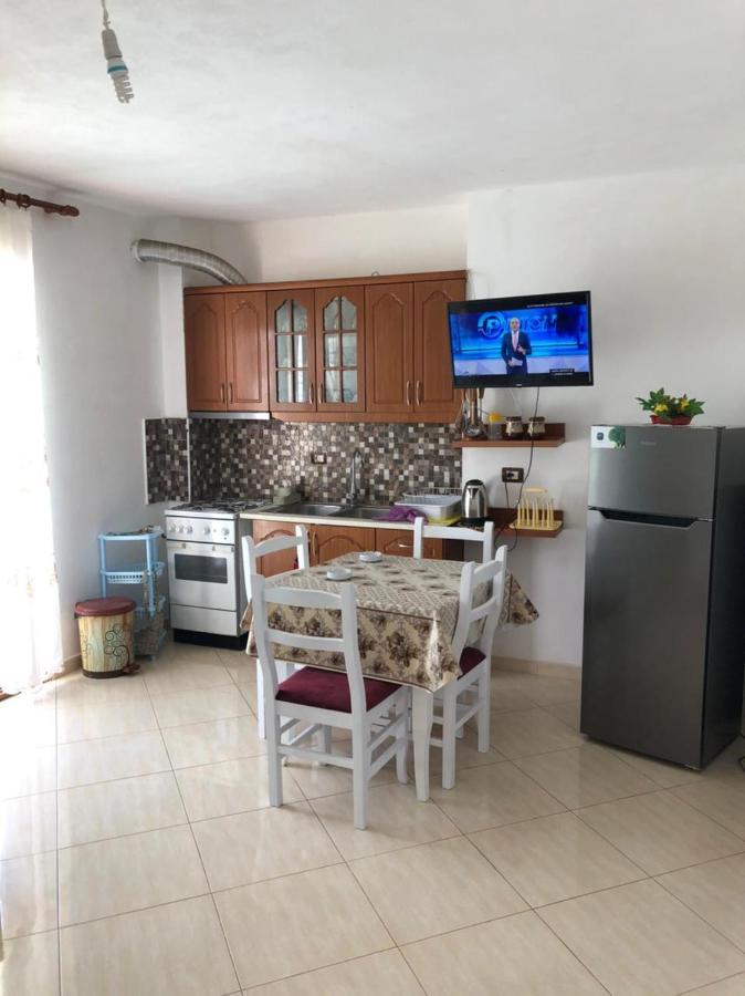 Teo Apartment Sarandë Buitenkant foto