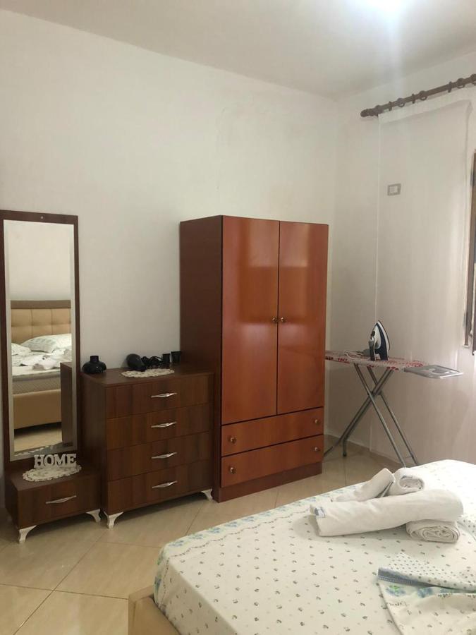 Teo Apartment Sarandë Buitenkant foto