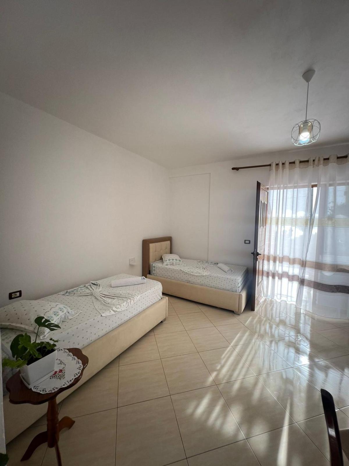 Teo Apartment Sarandë Buitenkant foto