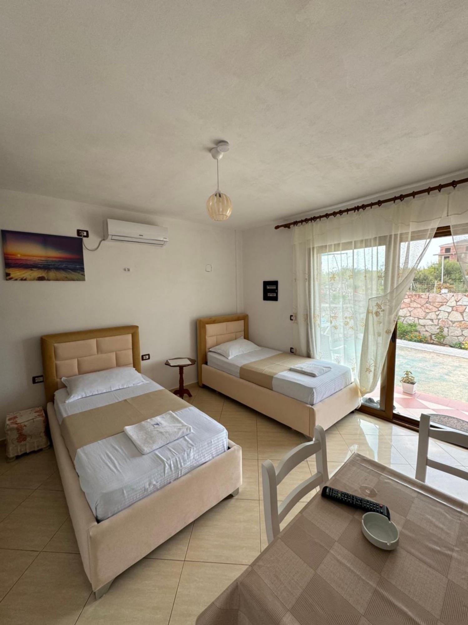 Teo Apartment Sarandë Buitenkant foto