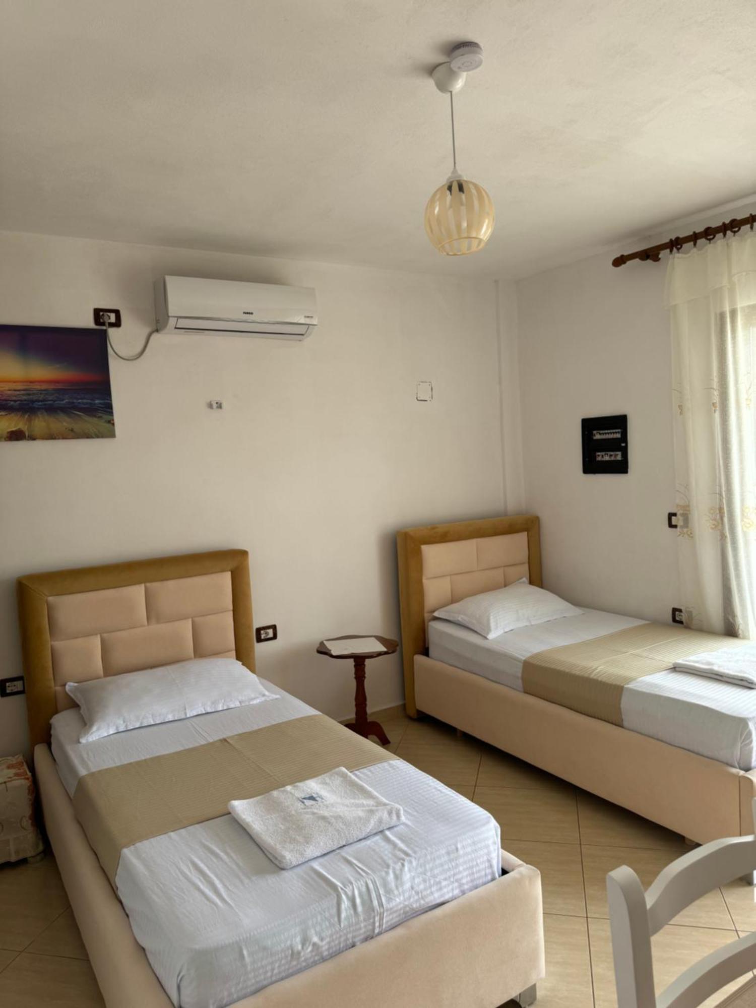 Teo Apartment Sarandë Buitenkant foto