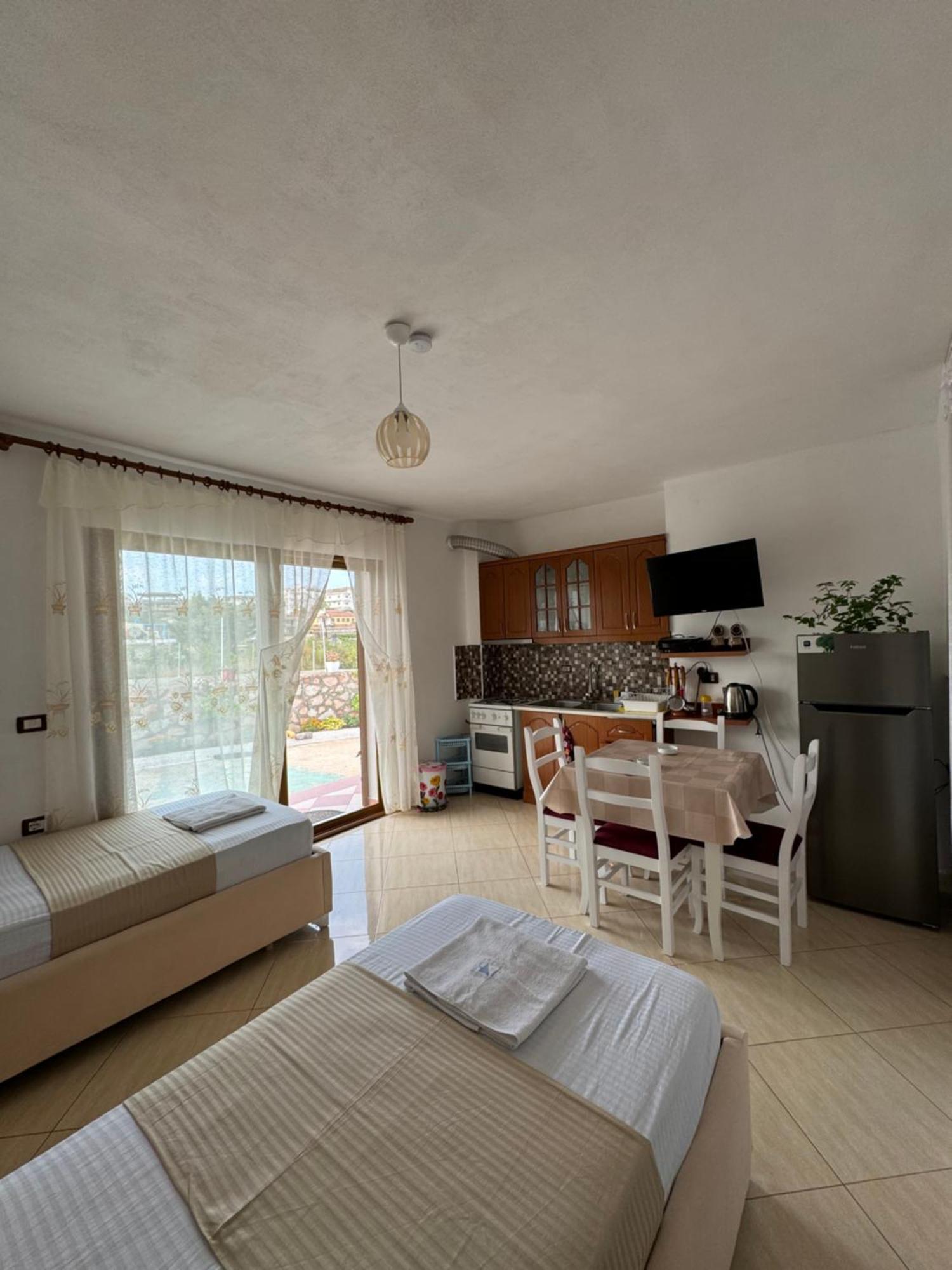 Teo Apartment Sarandë Buitenkant foto