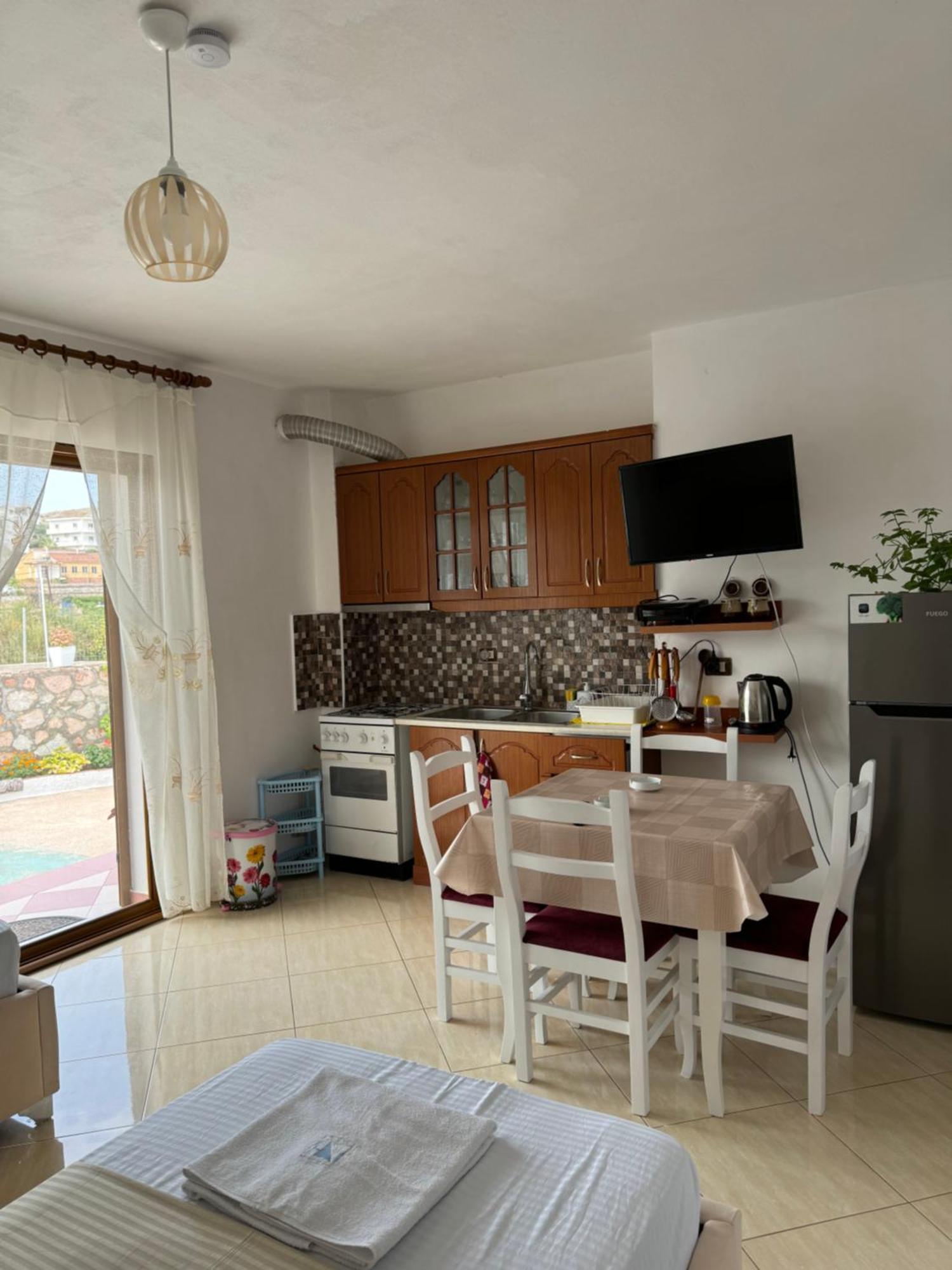 Teo Apartment Sarandë Buitenkant foto