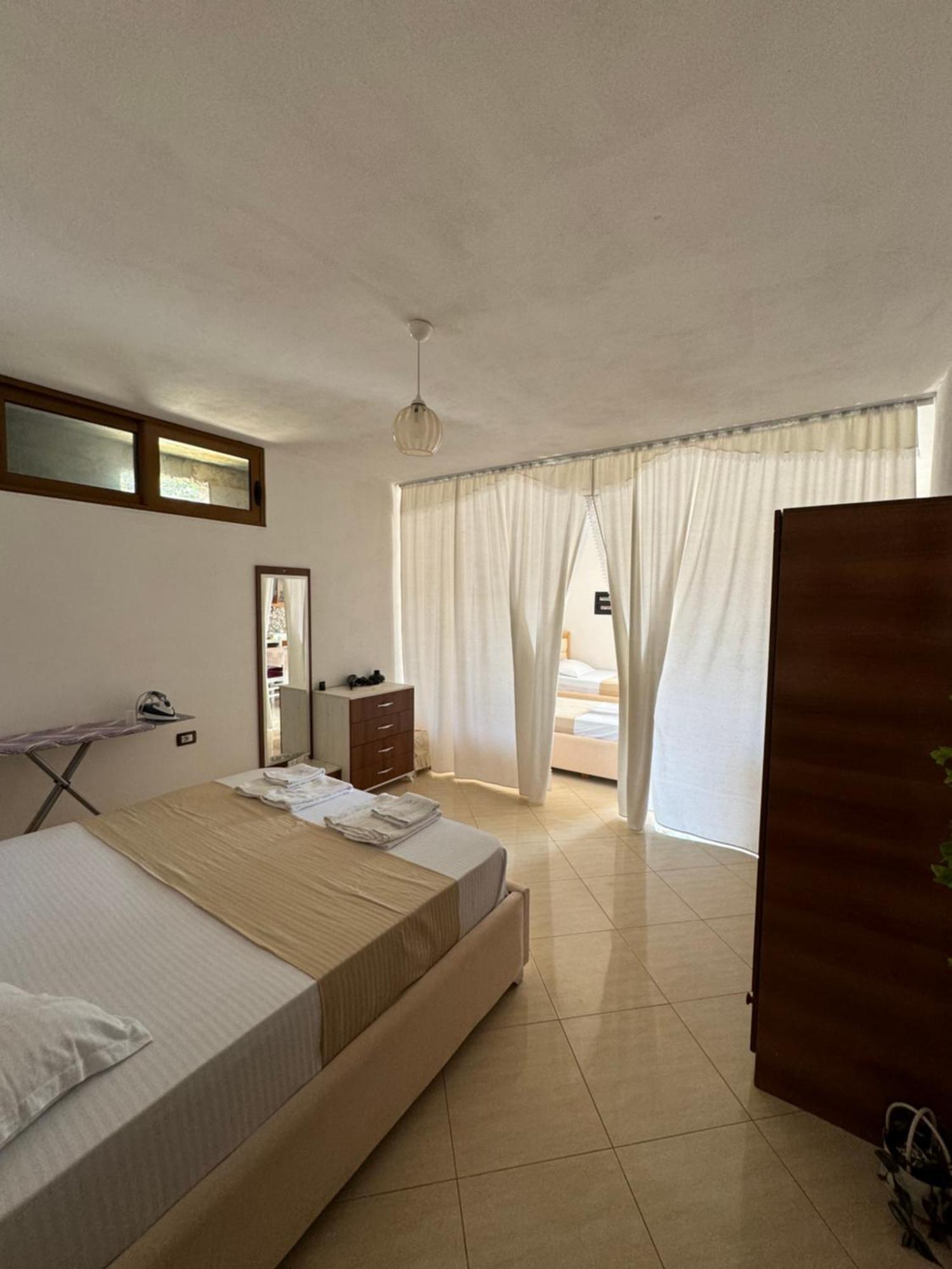 Teo Apartment Sarandë Buitenkant foto
