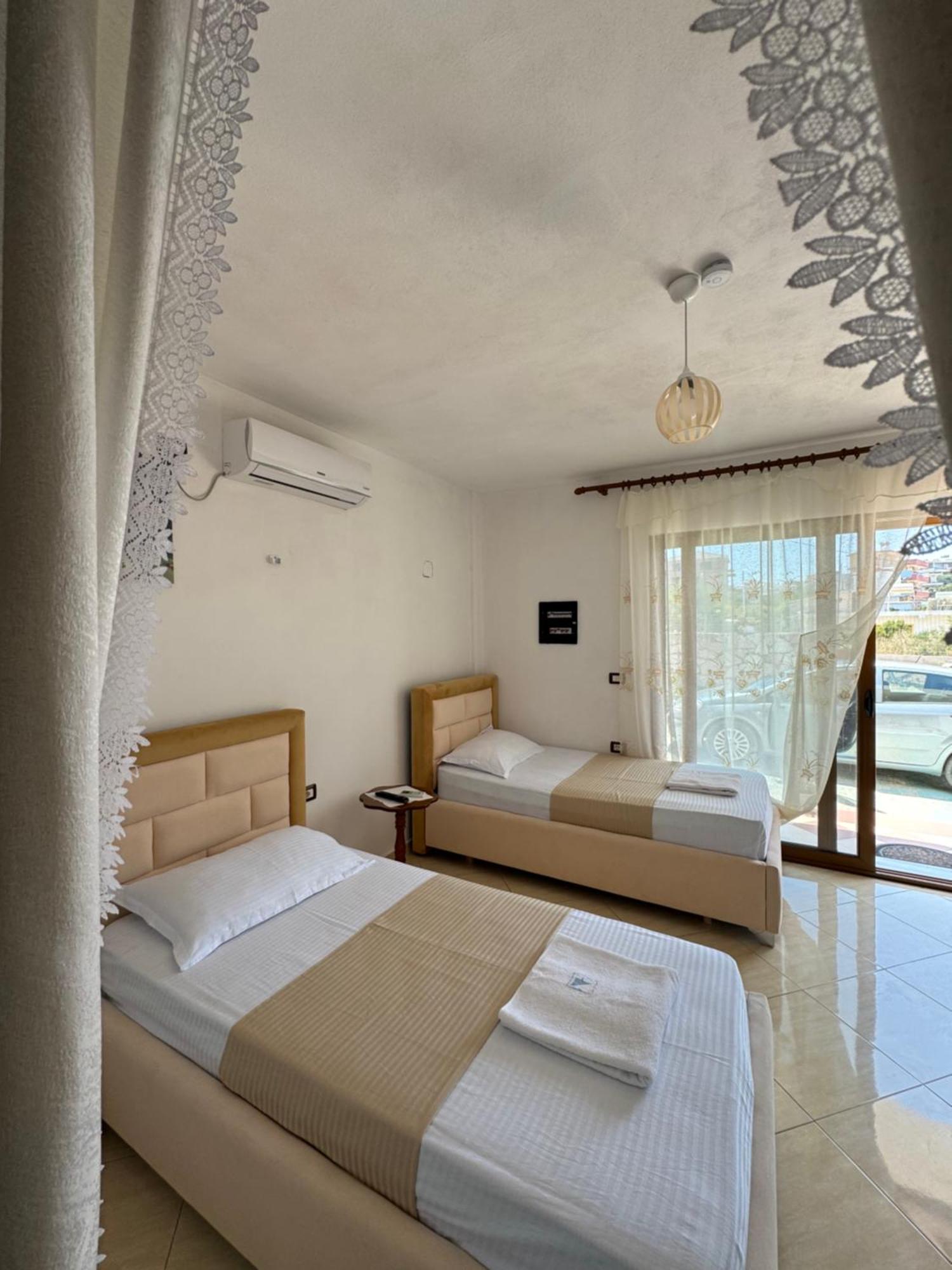 Teo Apartment Sarandë Buitenkant foto