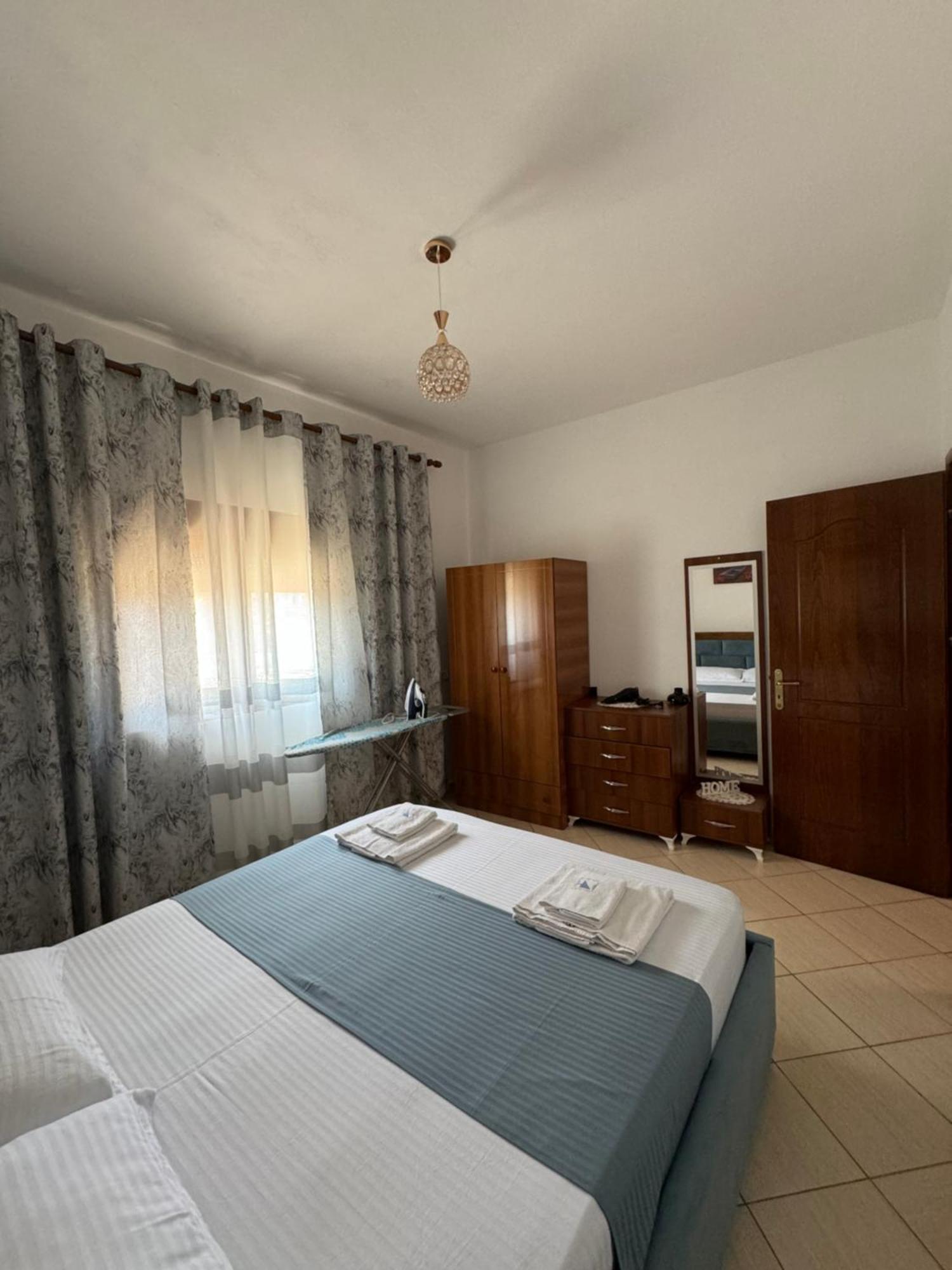 Teo Apartment Sarandë Buitenkant foto