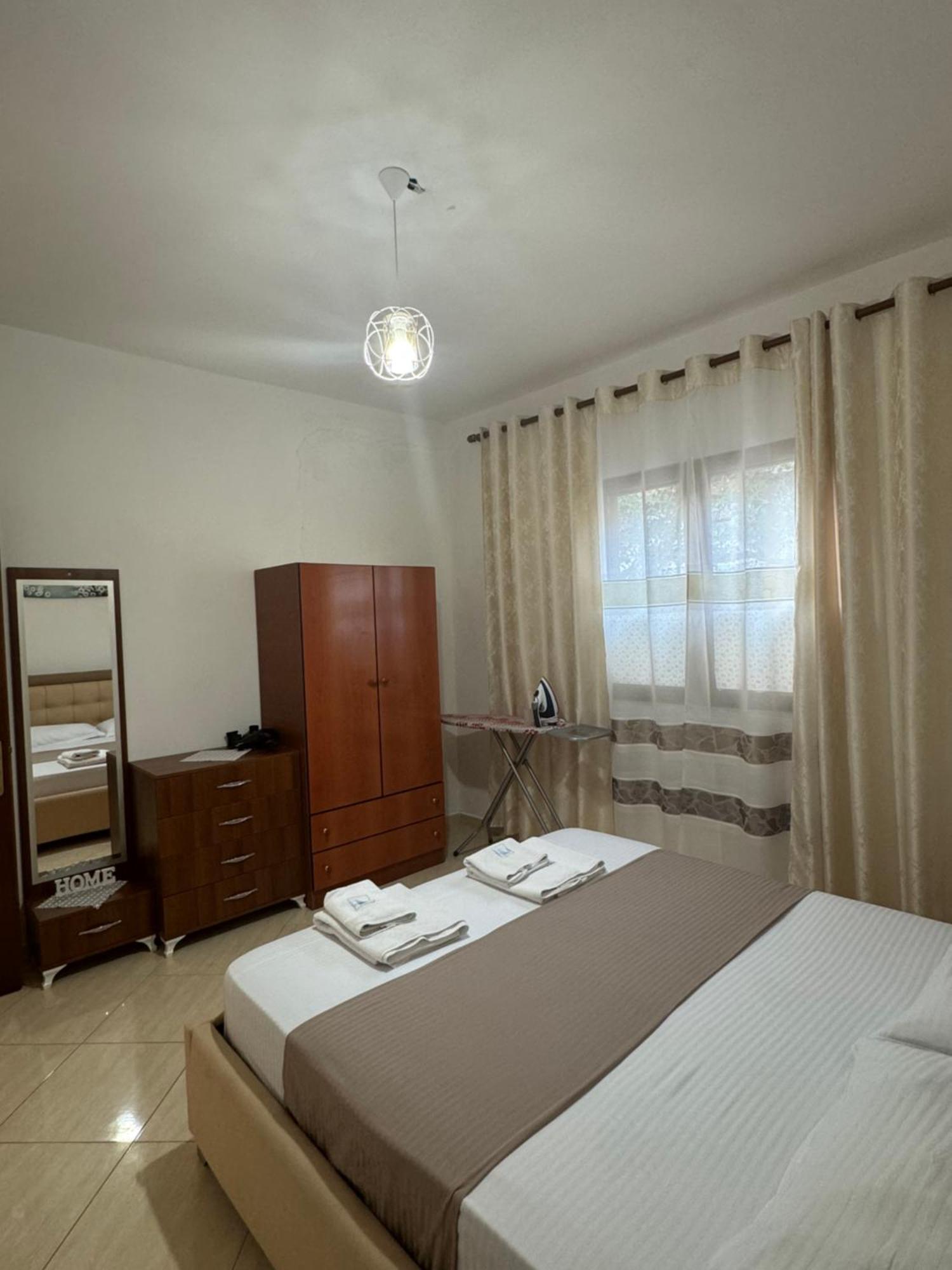 Teo Apartment Sarandë Buitenkant foto