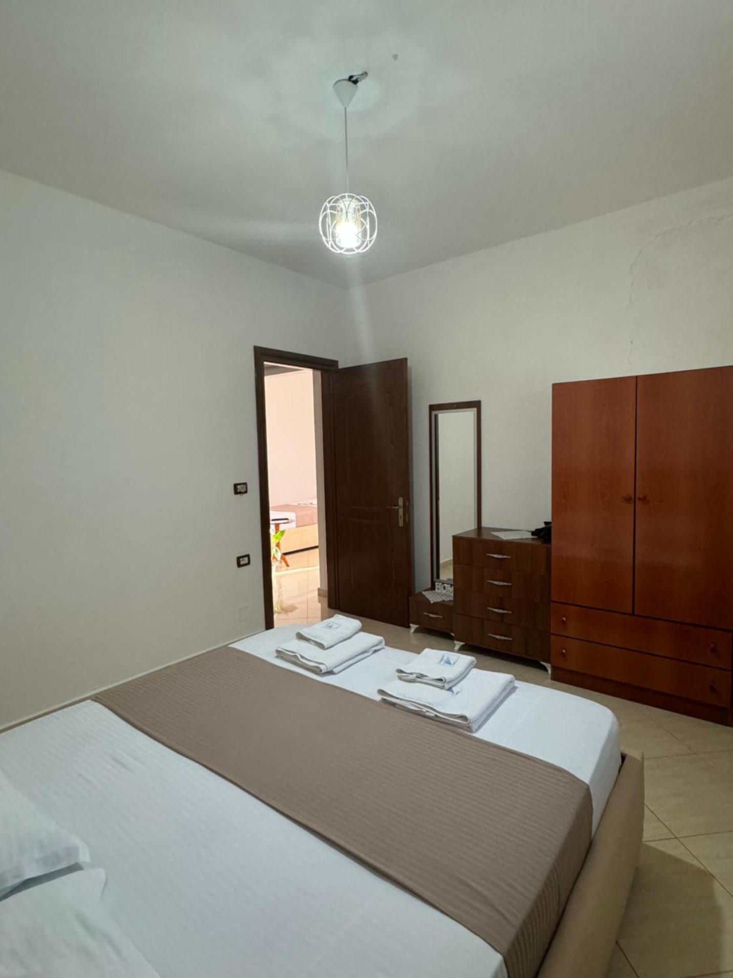 Teo Apartment Sarandë Buitenkant foto