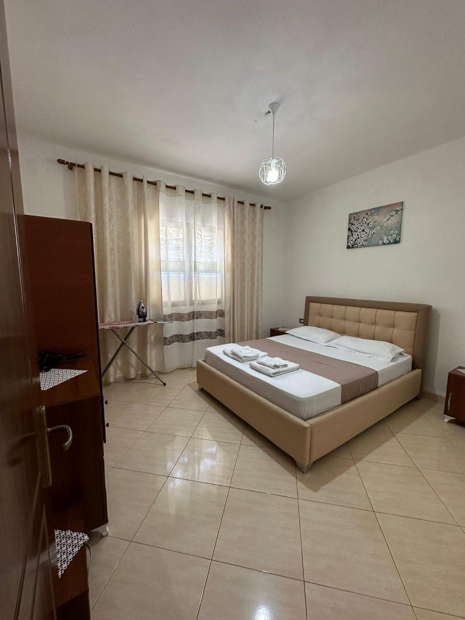 Teo Apartment Sarandë Buitenkant foto