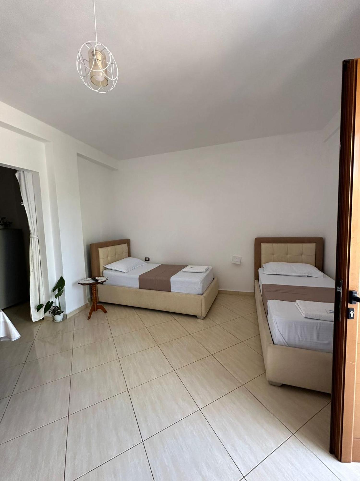 Teo Apartment Sarandë Buitenkant foto