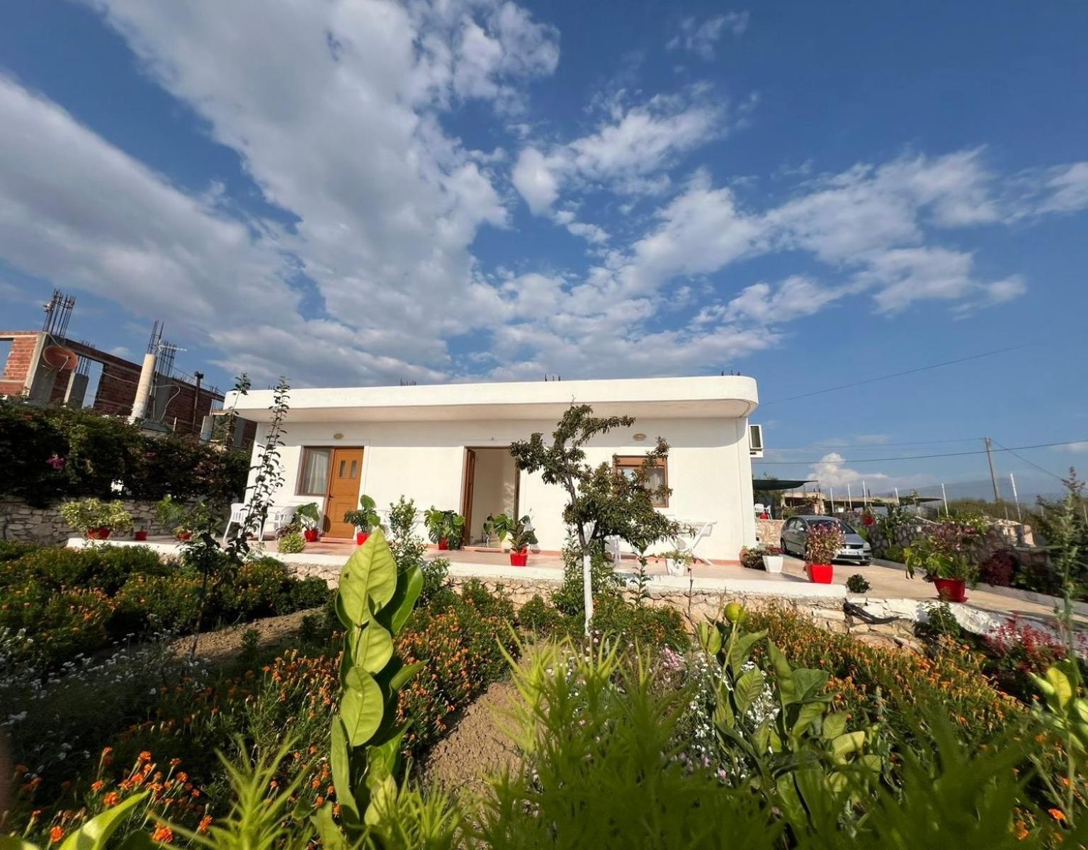 Teo Apartment Sarandë Buitenkant foto